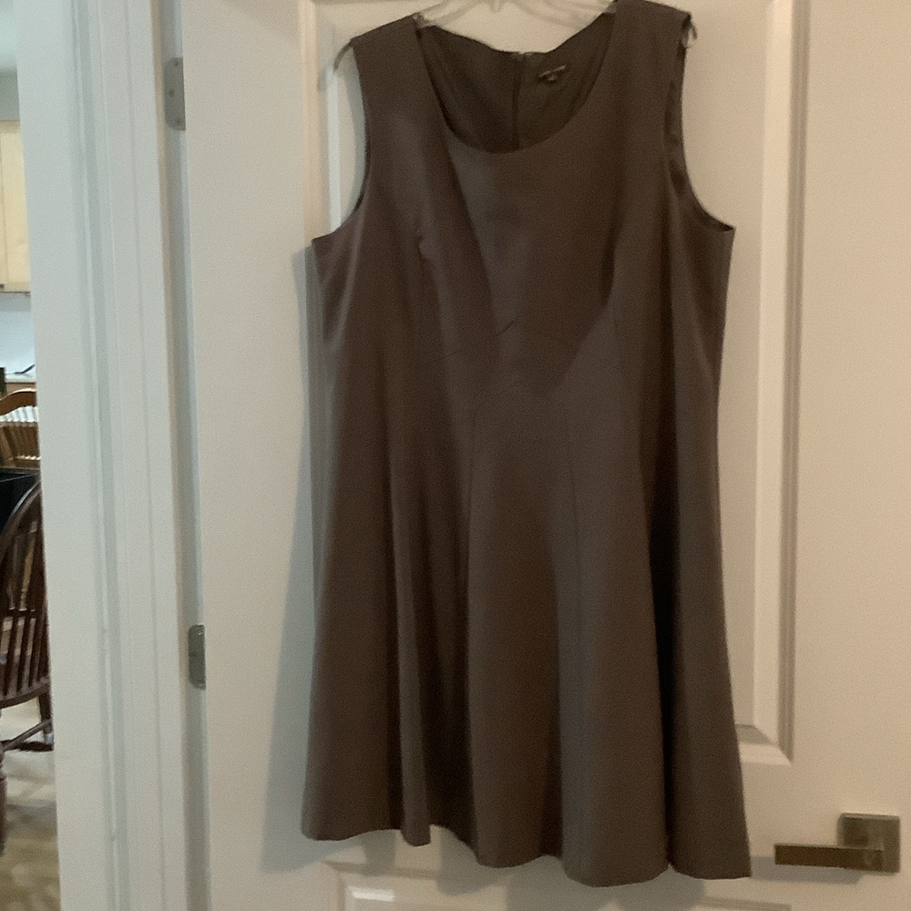 Elegant Brown Sleeveless Dress